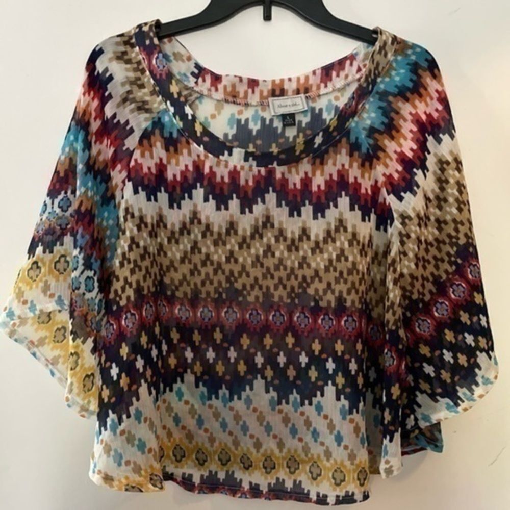 Colorful short and flowy About a Girl crop top size Large